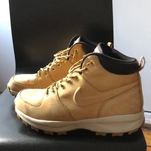 Nike Manoa Boots Size 10 (Mens)